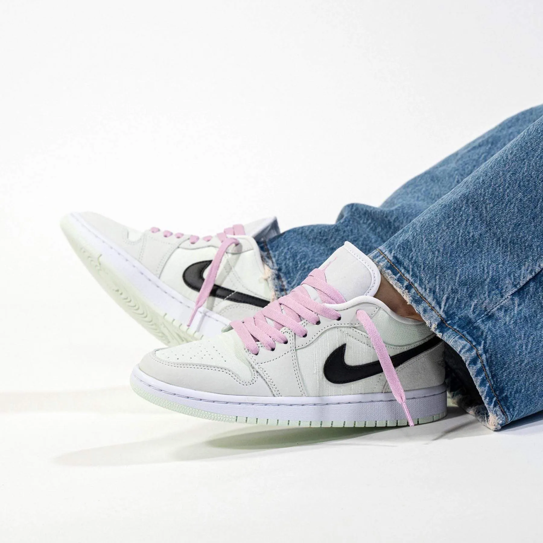 Air Jordan 1 Wmns Low SE 'Barely Green'